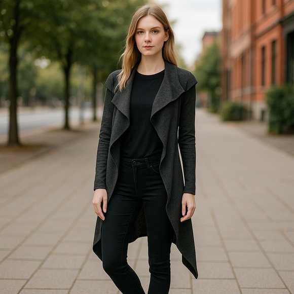 Cardigan Grey Long Sweater
New - Picture 2 of 9